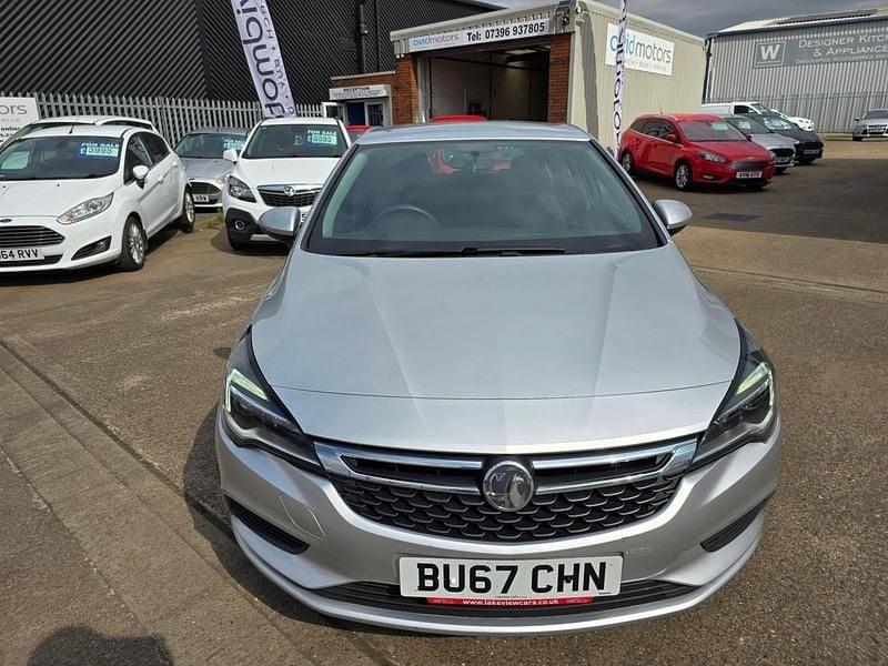Used Vauxhall Astra Design Edition 125 HP (91 kW) 2017 Silver Hatchback