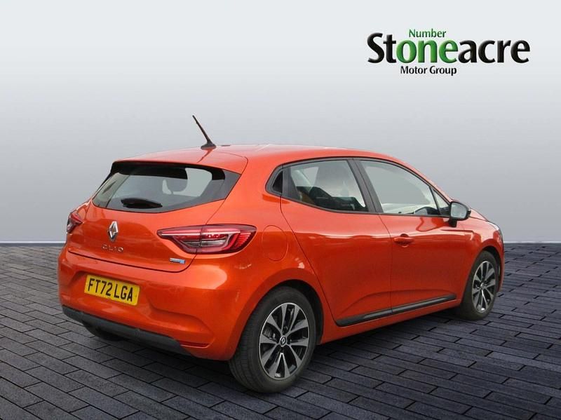 Used Renault Clio V Evolution 143 HP (105 kW) 2023 Orange Hatchback