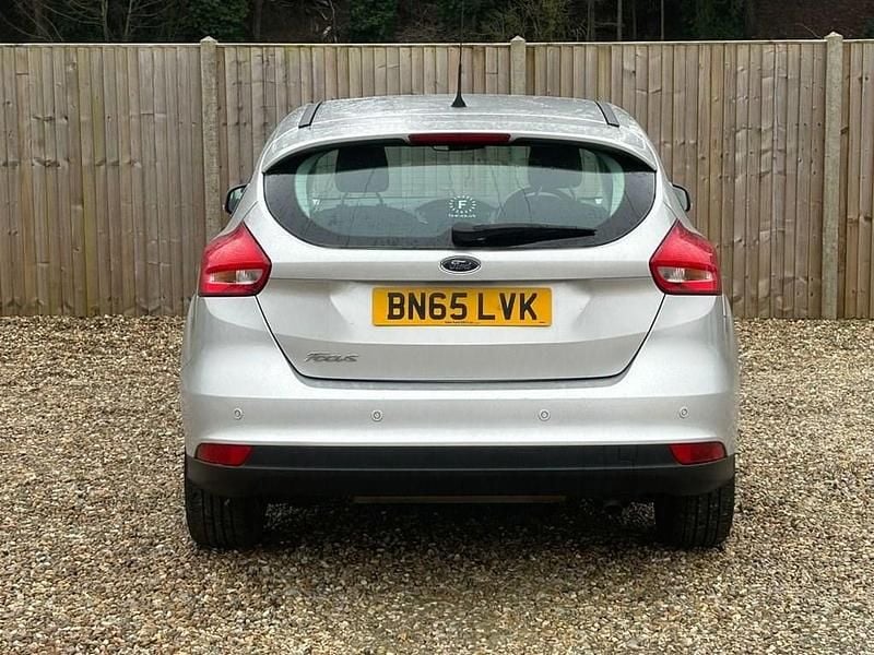 Used Ford Focus Zetec 125 HP (91 kW) 2015 Silver Hatchback