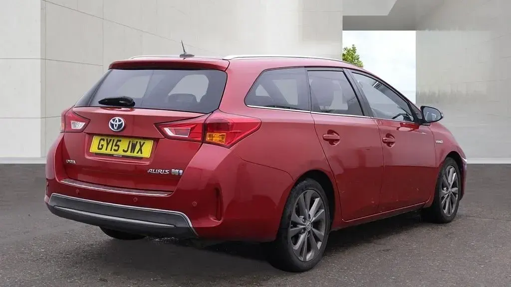 Used Toyota Auris Hybrid 2015 Red Estate