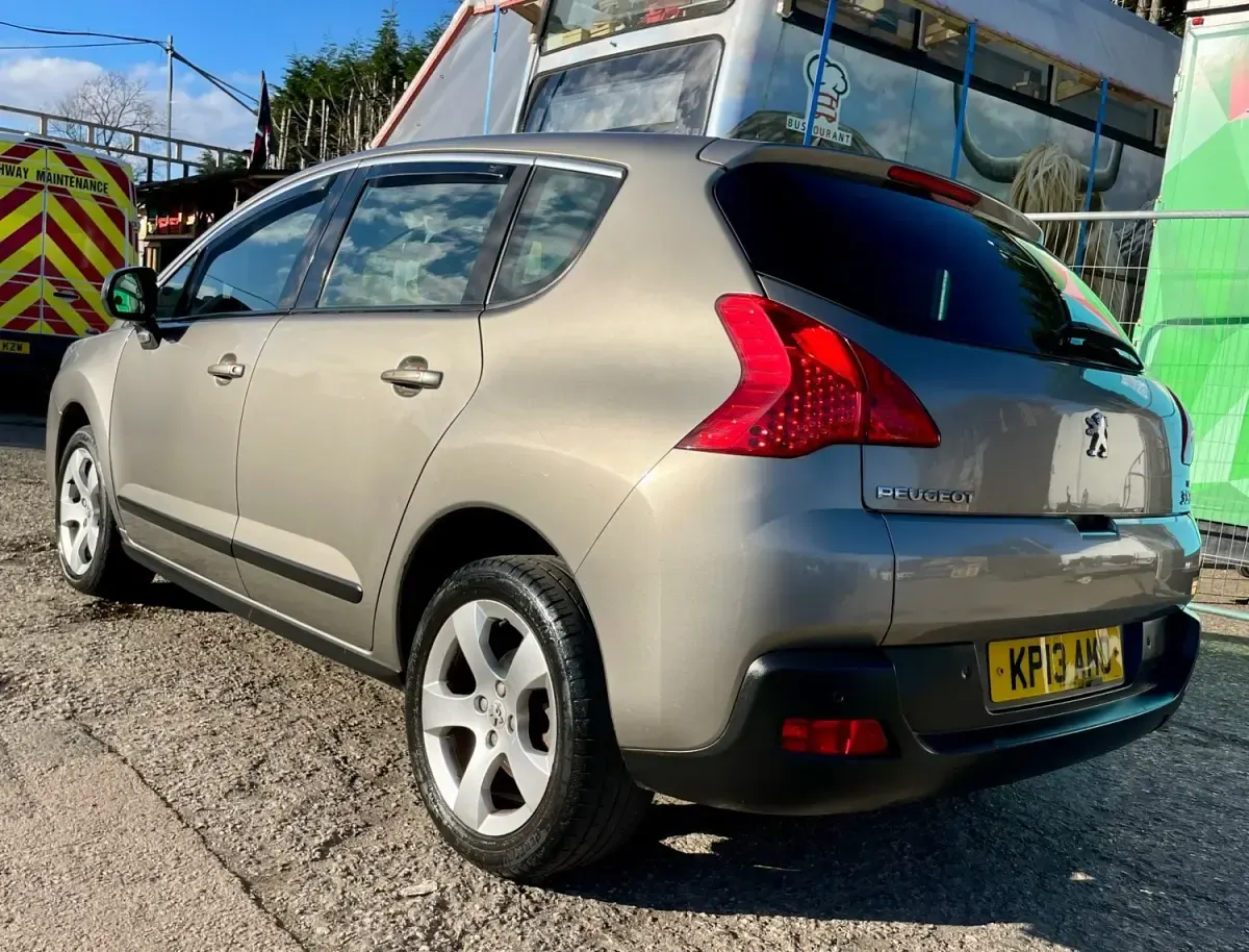 Second-hand Peugeot 3008 Active 113 CP (83 kW) 2013 Gri Break