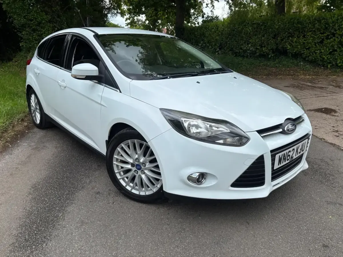 Usado Ford Focus Zetec 115 HP (84 kW) 2012 Branco Citadino