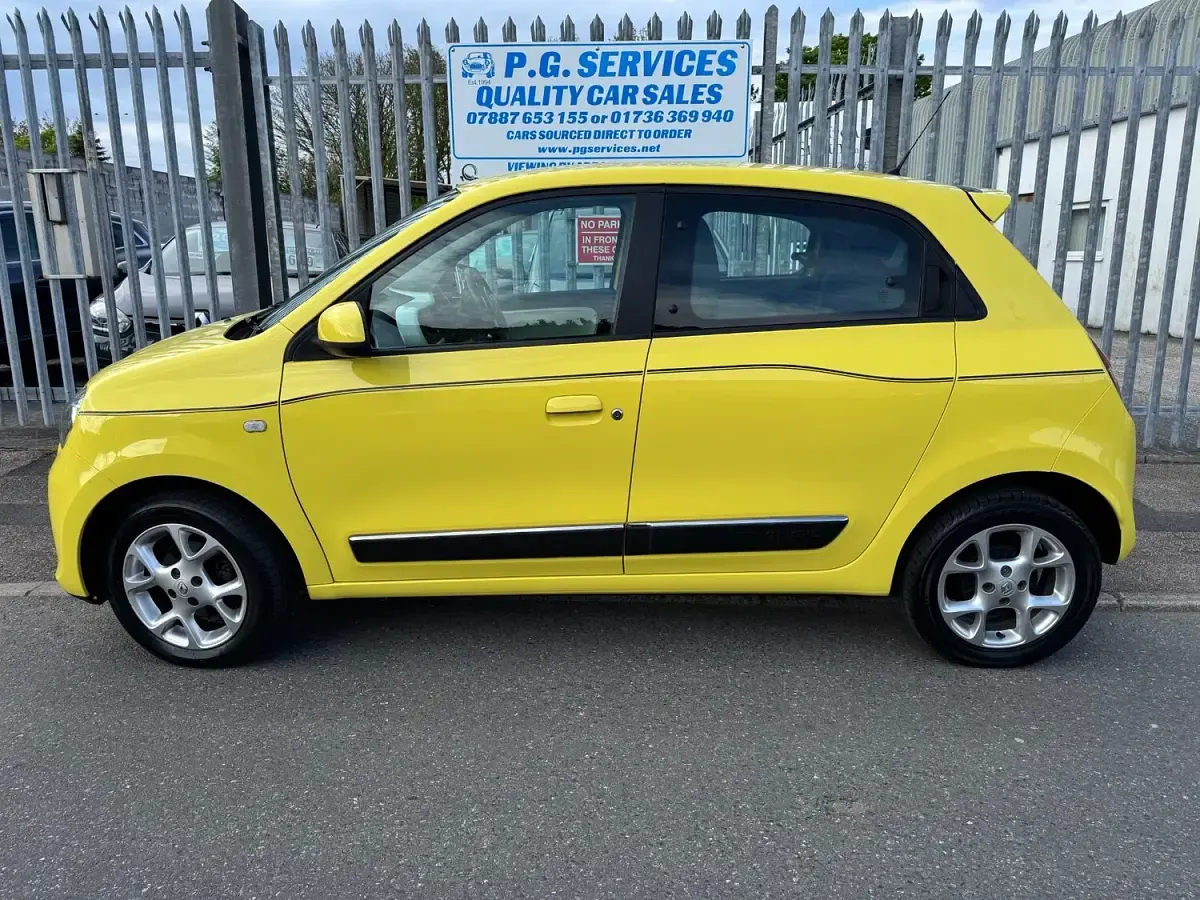 Used Renault Twingo Dynamique 70 HP (51 kW) 2014 Yellow Hatchback