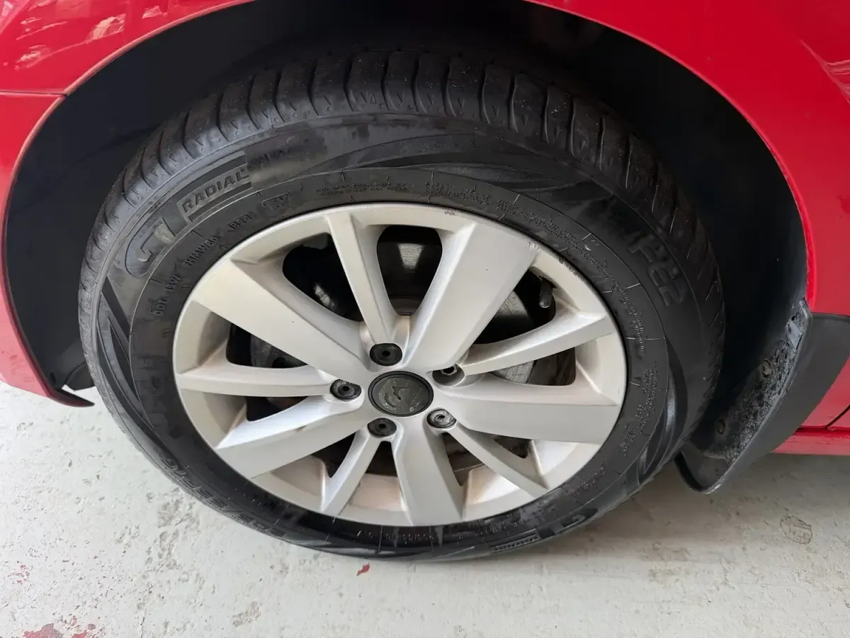 Used VW Golf VII Match 120 HP (88 kW) 2012 Red Hatchback