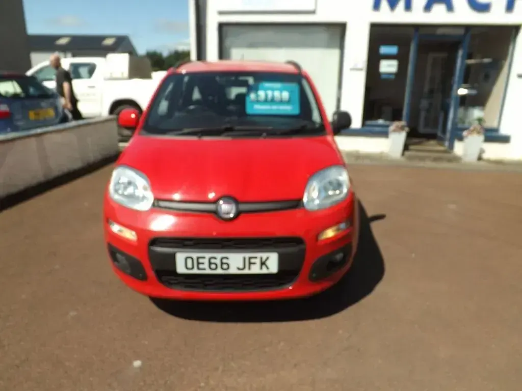 Used Fiat Panda Lounge 69 HP (50 kW) 2016 Red Hatchback