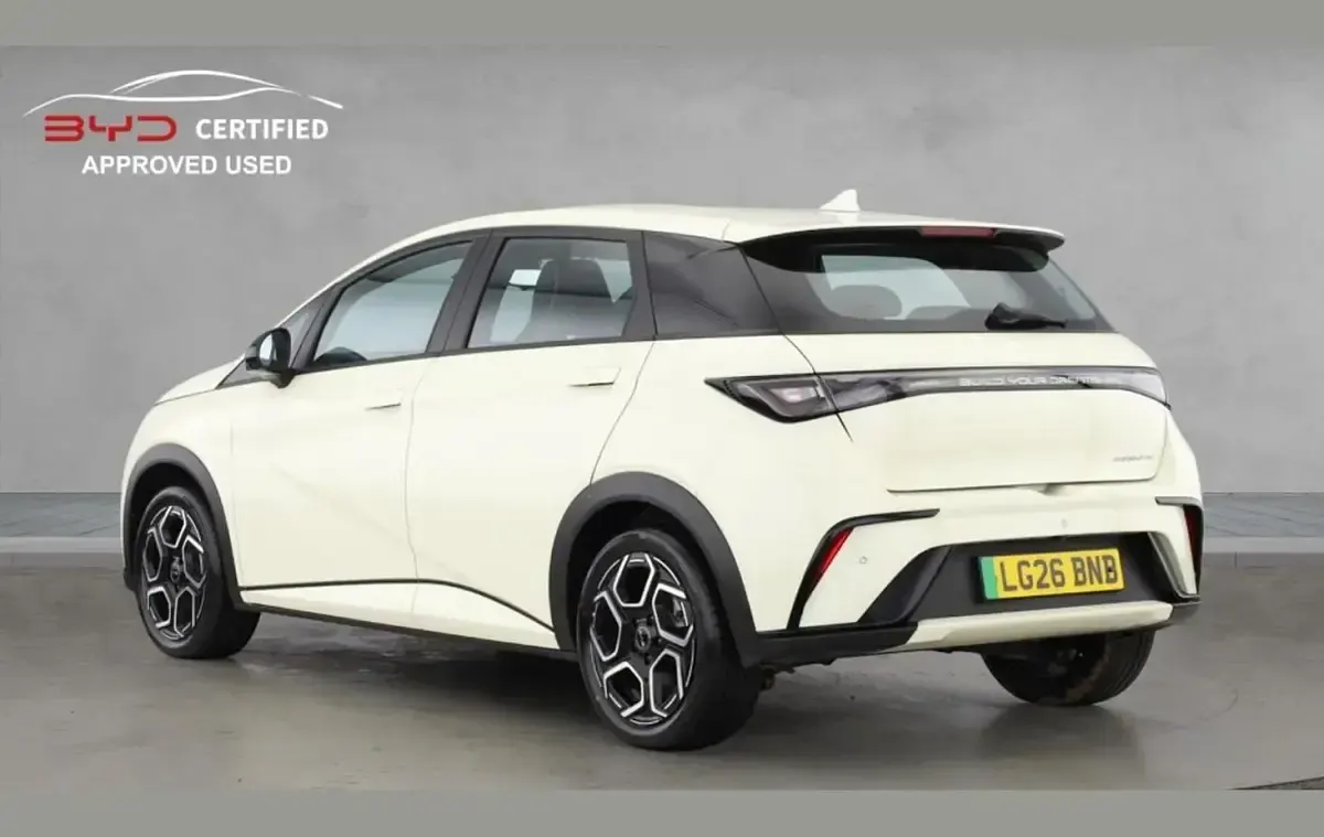 Nowe BYD Dolphin Boost 130 kW (177 KM) 2026 Biały Hatchback