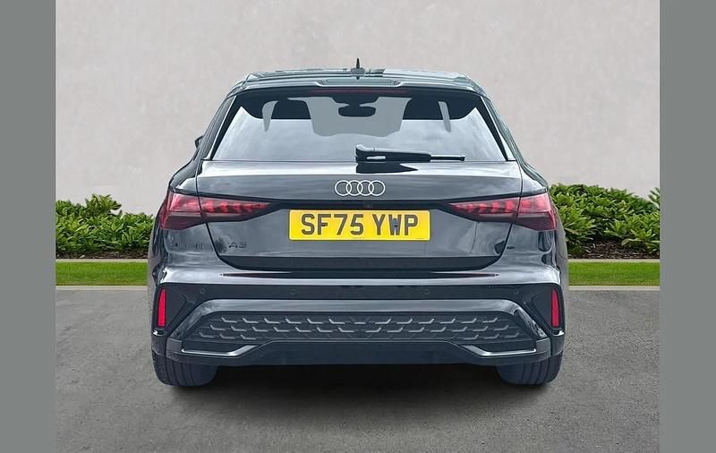 Ny Audi A3 S-Line 147 HK (108 kW) 2026 Svart Halvkombi