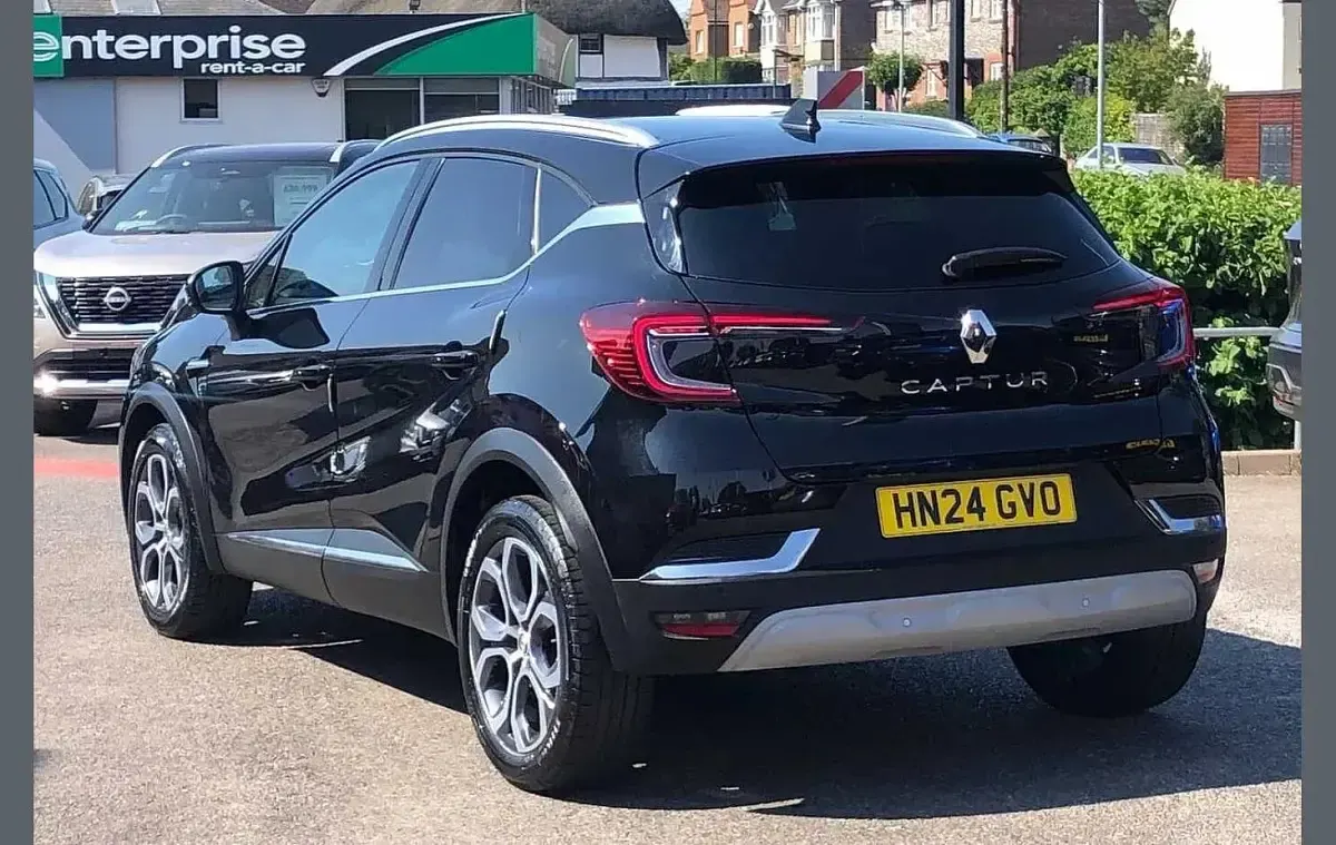 Used Renault Captur Techno 90 HP (66 kW) 2024 Black SUV