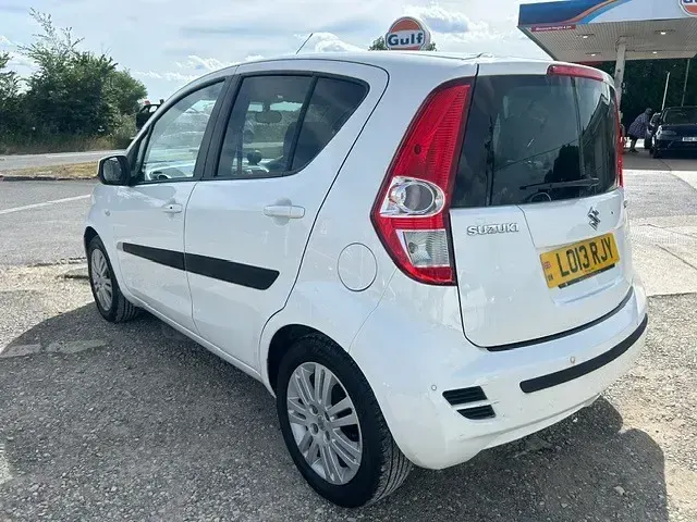 Used Suzuki Splash SZ4 2013 White Hatchback