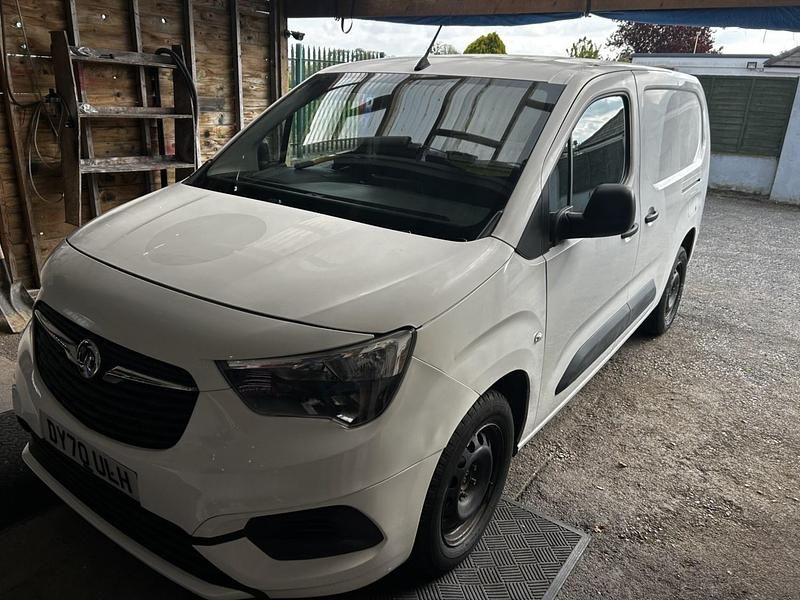 Second-hand Vauxhall Combo Sportive 2020 Alb Monovolum