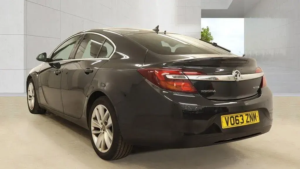 Used Vauxhall Insignia Elite 140 HP (102 kW) 2013 Black Hatchback
