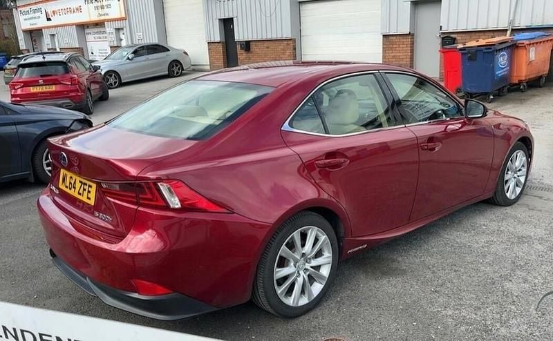 Used Lexus IS300h Executive Line 2014 Red Sedan
