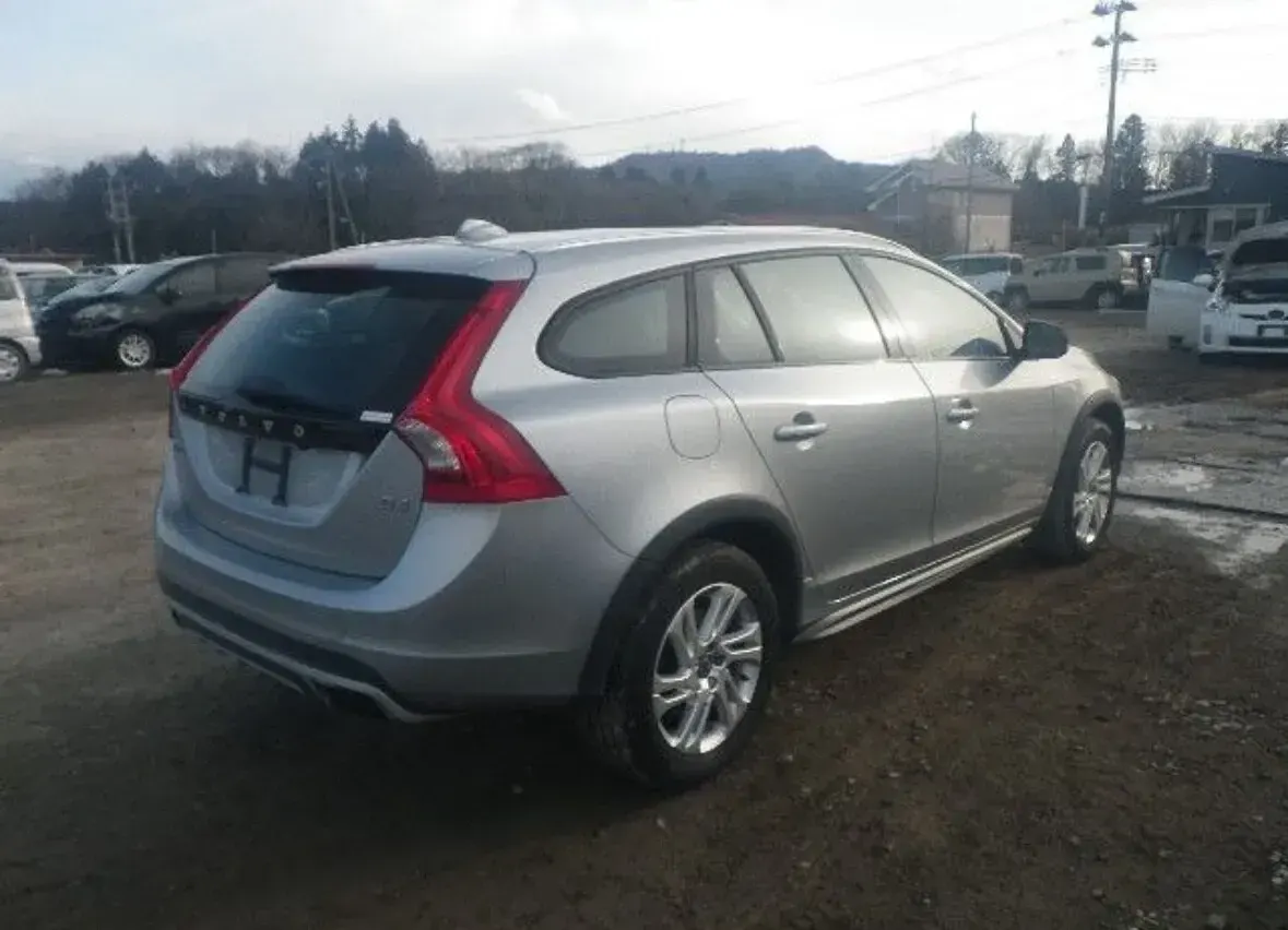 Used Volvo V60 CC 2015 Silver Estate