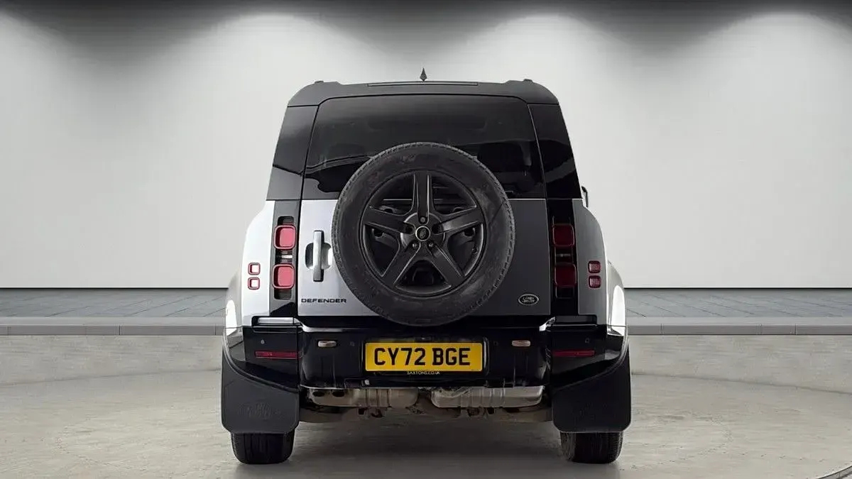 Used Land Rover Defender SE Dynamic 250 HP (183 kW) 2022 Eiger grey SUV