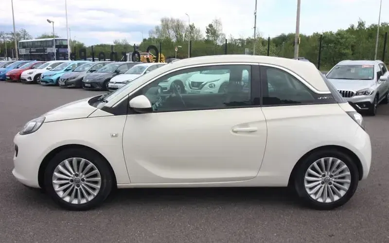 Usado Vauxhall Adam Glam 87 HP (63 kW) 2018 Branco Citadino