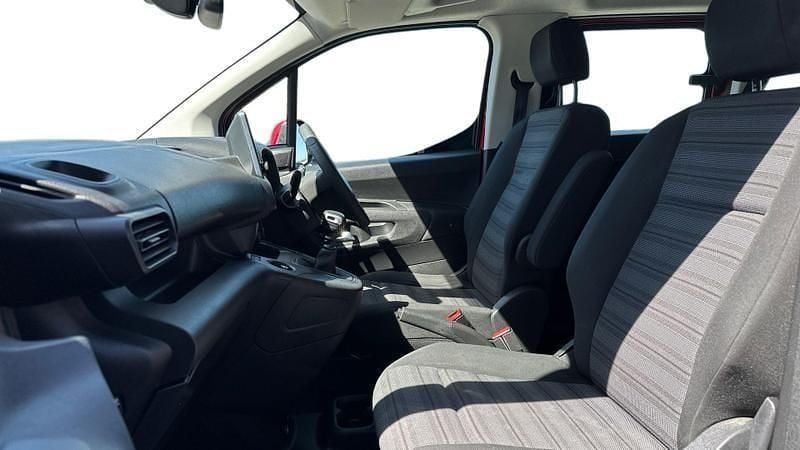 Second-hand Vauxhall Combo S 110 CP (80 kW) 2019 Roșu Monovolum