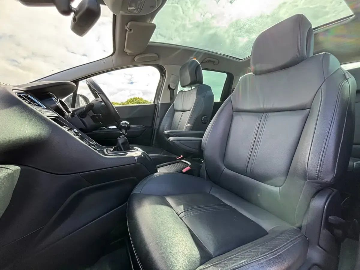 Used Peugeot 5008 Allure 150 HP (110 kW) 2015 Black MPV