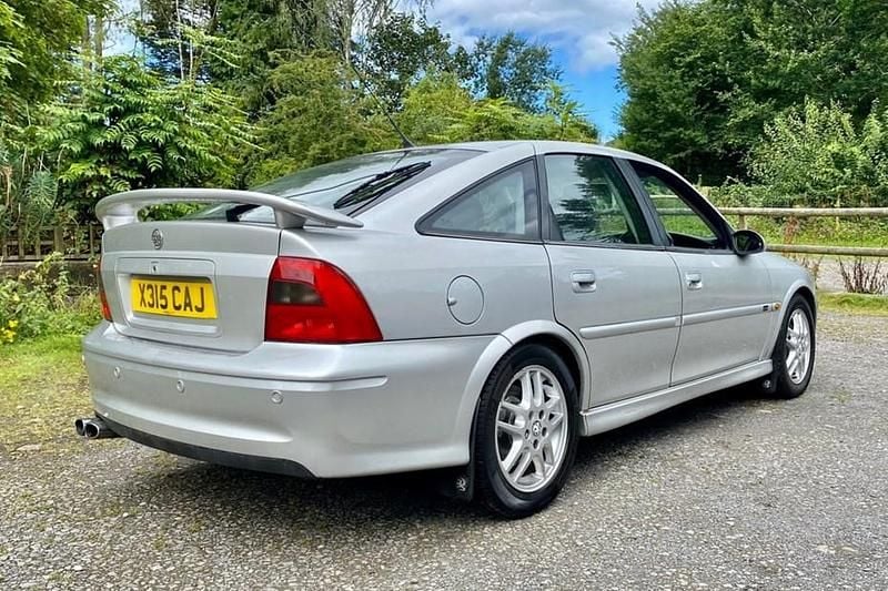 Silver Used 2000 Vauxhall Vectra SRi Hatchback | £3,495 - Image 1/1