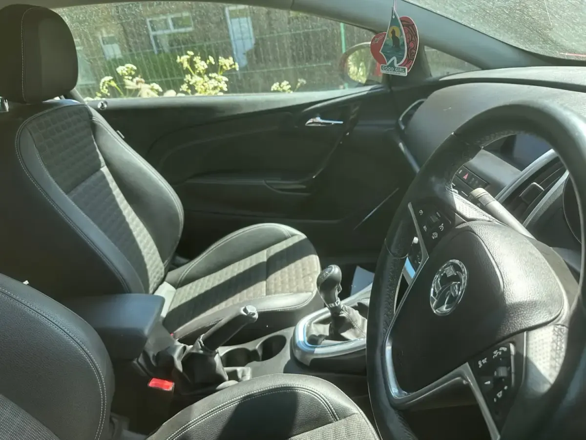Second-hand Vauxhall Astra GTC SRi 2015 Roșu Hatchback