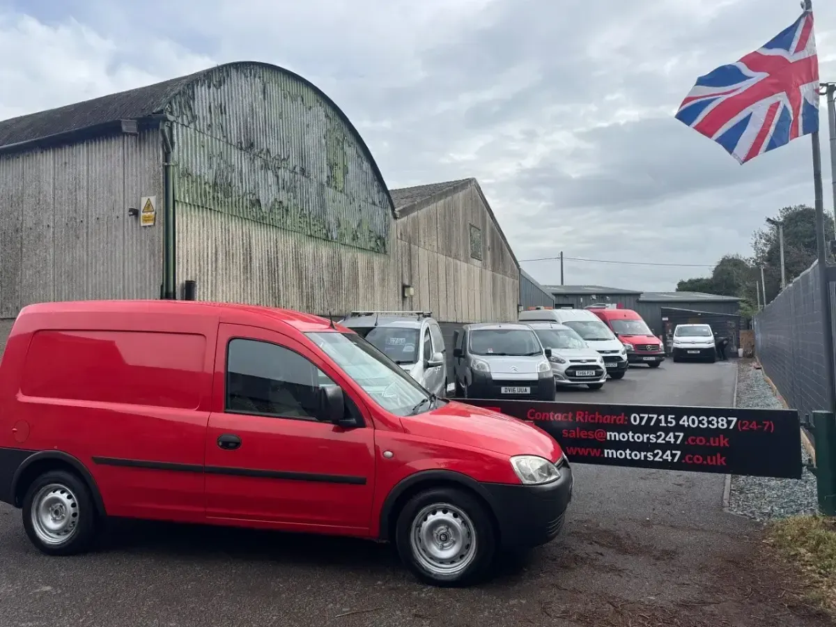 Used Vauxhall Combo 75 HP (55 kW) 2011 Red Van