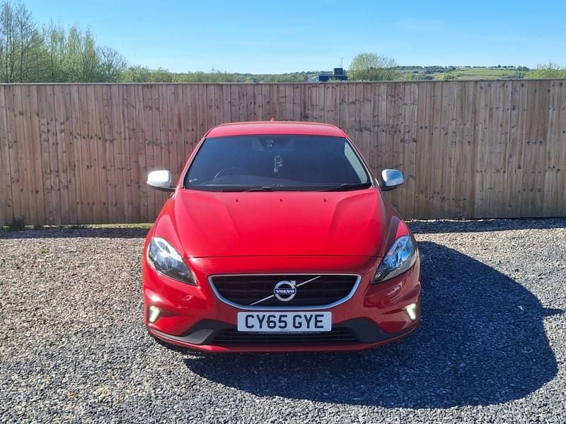 Usado Volvo V40 R-Design 120 HP (88 kW) 2016 Vermelho Citadino