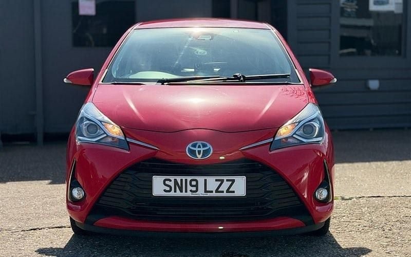 Used Toyota Yaris Hybrid 101 HP (74 kW) 2019 Hatchback