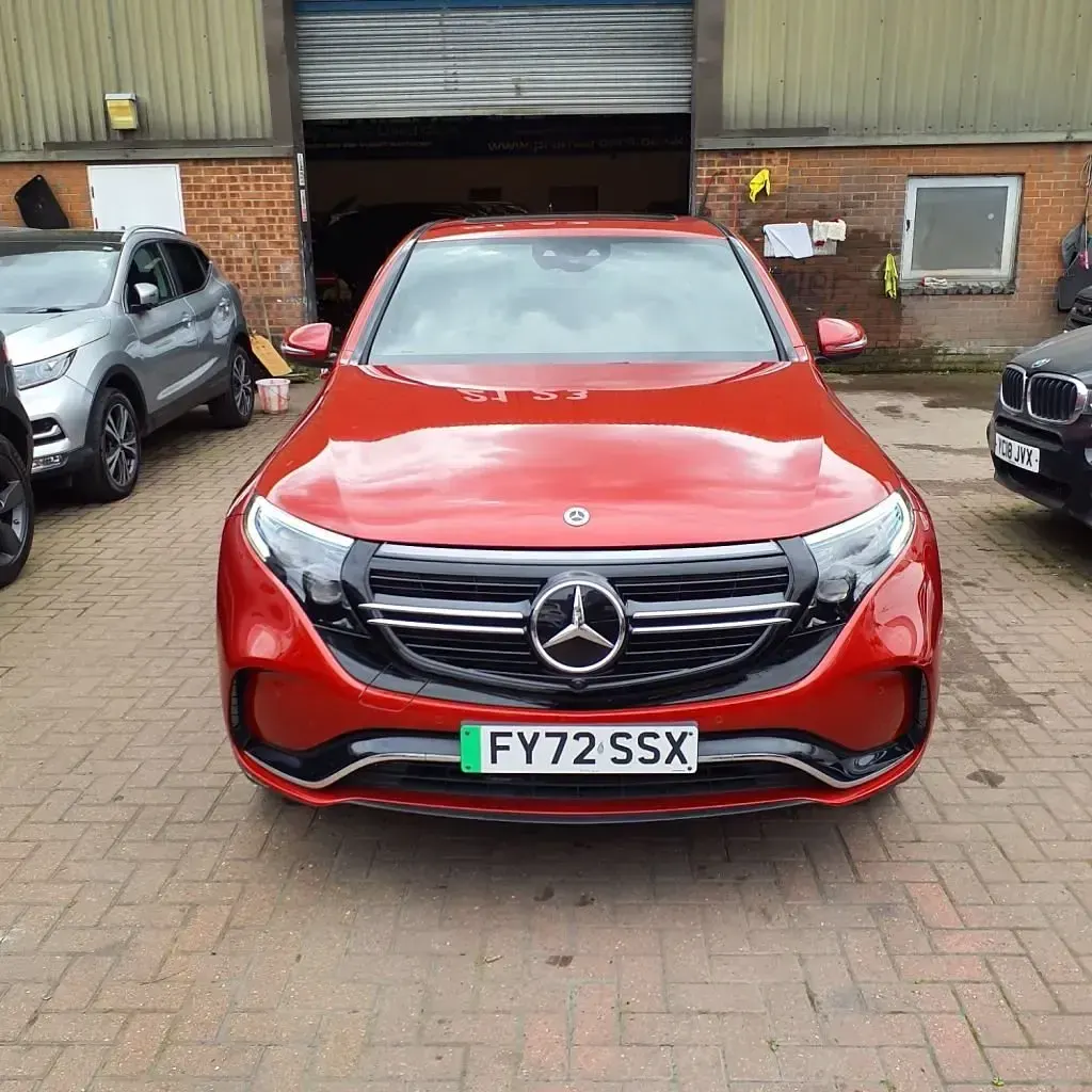 Usado Mercedes EQC400 AMG Line Premium 300 kW (408 CV) 2022 Rojo SUV