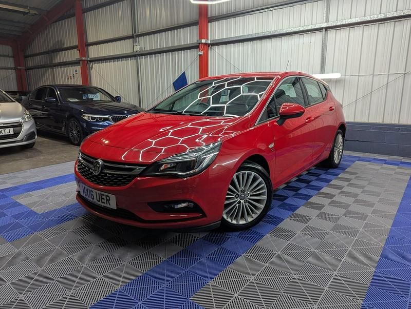 Second-hand Vauxhall Astra Elite 2016 Roșu Hatchback