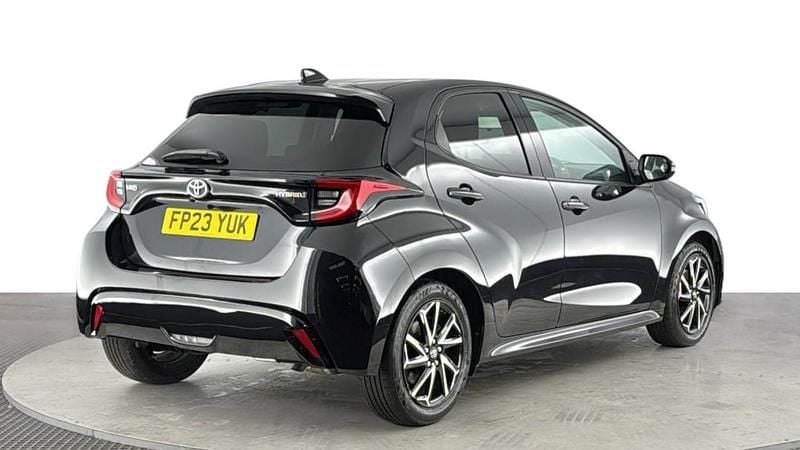 Used Toyota Yaris Hybrid Design 116 HP (85 kW) 2023 Black Hatchback