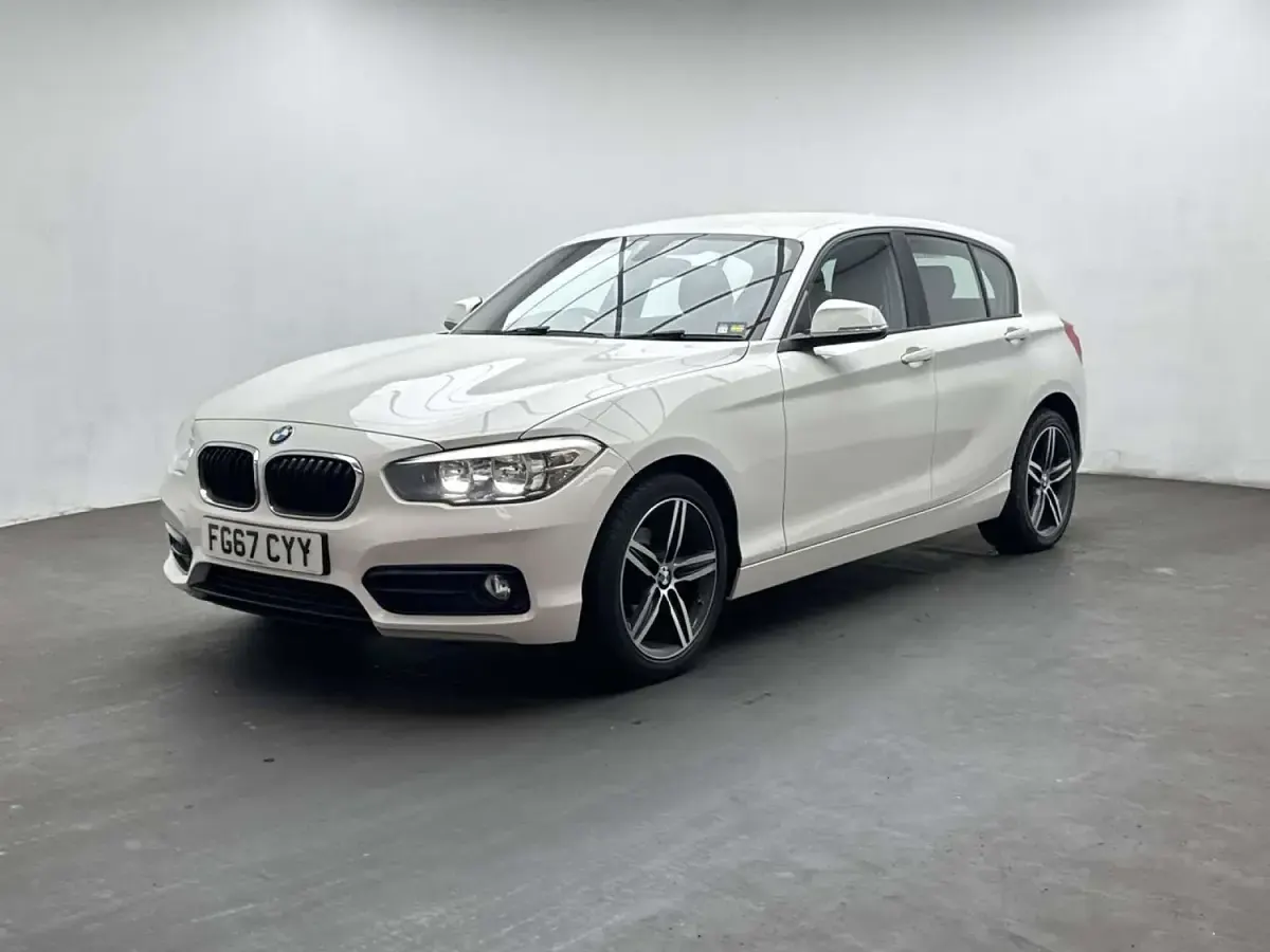 Used BMW 118 Sport Line 136 HP (100 kW) 2017 White Hatchback