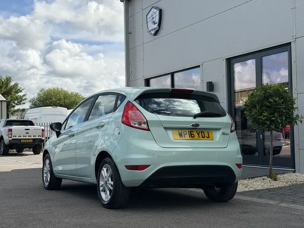 Used Ford Fiesta Zetec 82 HP (60 kW) 2016 Green Hatchback