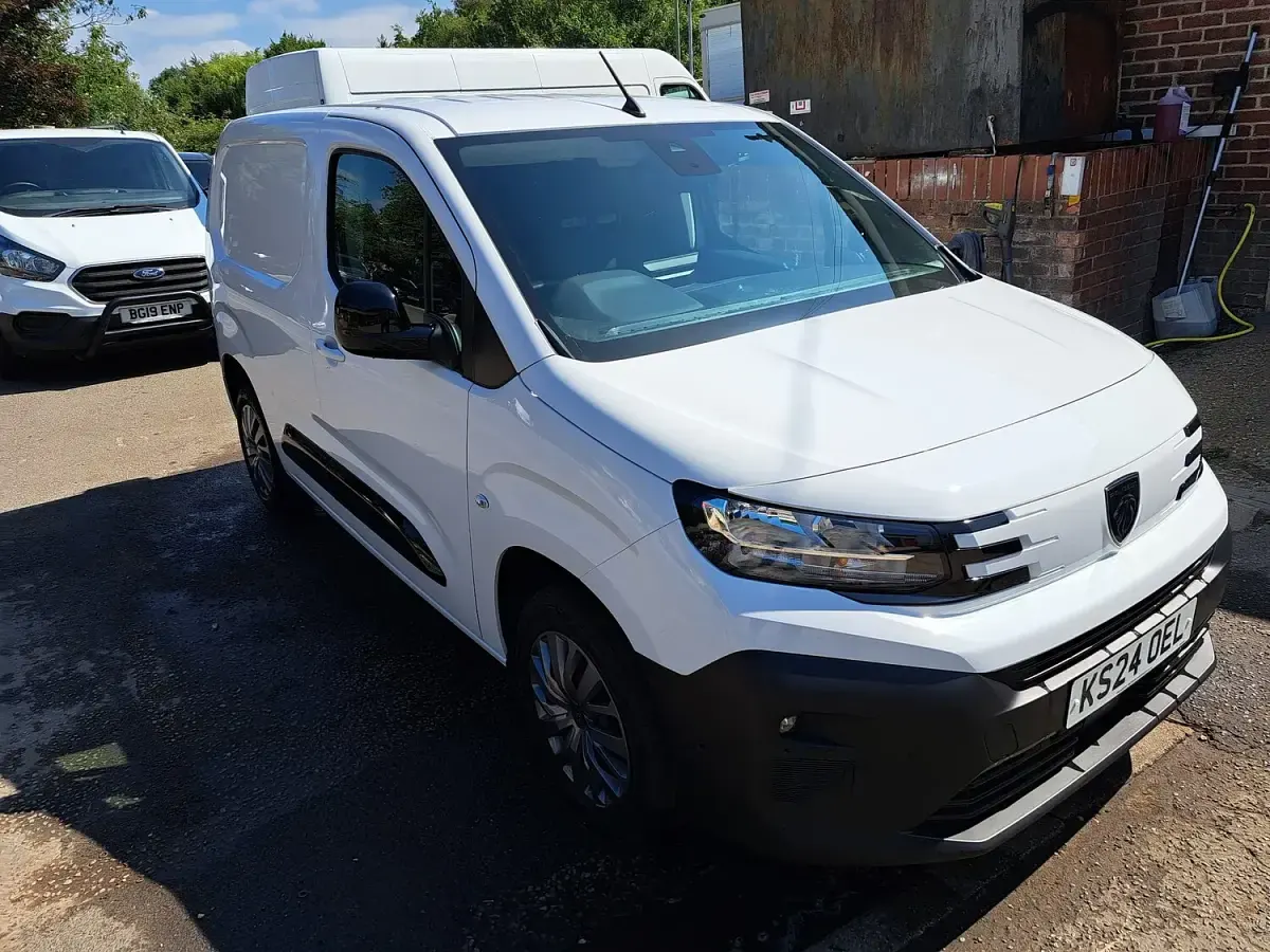 Used Peugeot Partner 131 HP (96 kW) 2024 White MPV