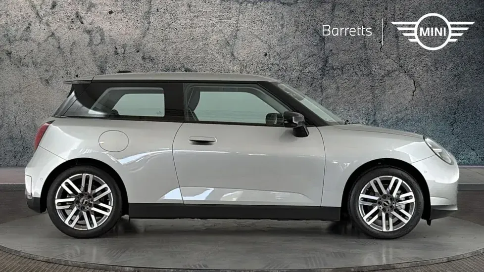 Used Mini Cooper Hatch 133 kW (181 HP) 2024 Silver Hatchback