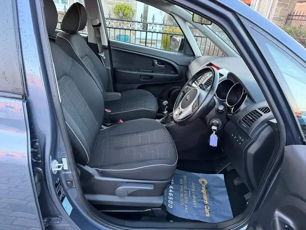 Used Kia Venga 89 HP (65 kW) 2015 Blue Hatchback