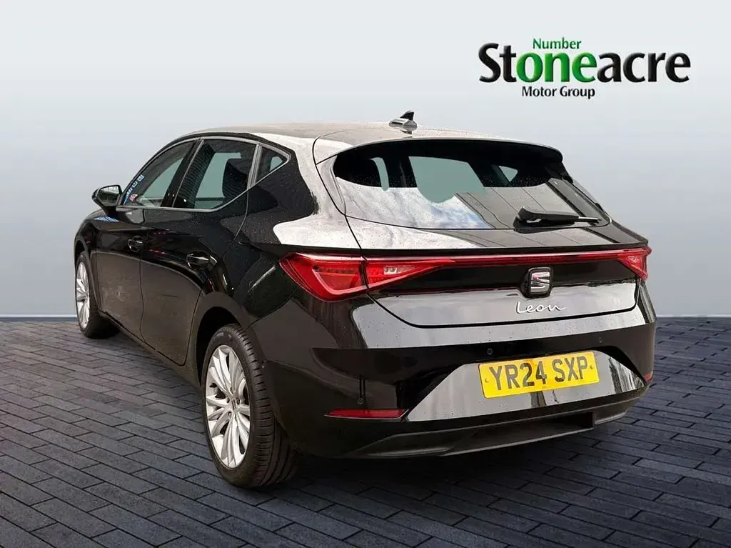 Used Seat Leon SE Dynamic 110 HP (80 kW) 2024 Black Hatchback