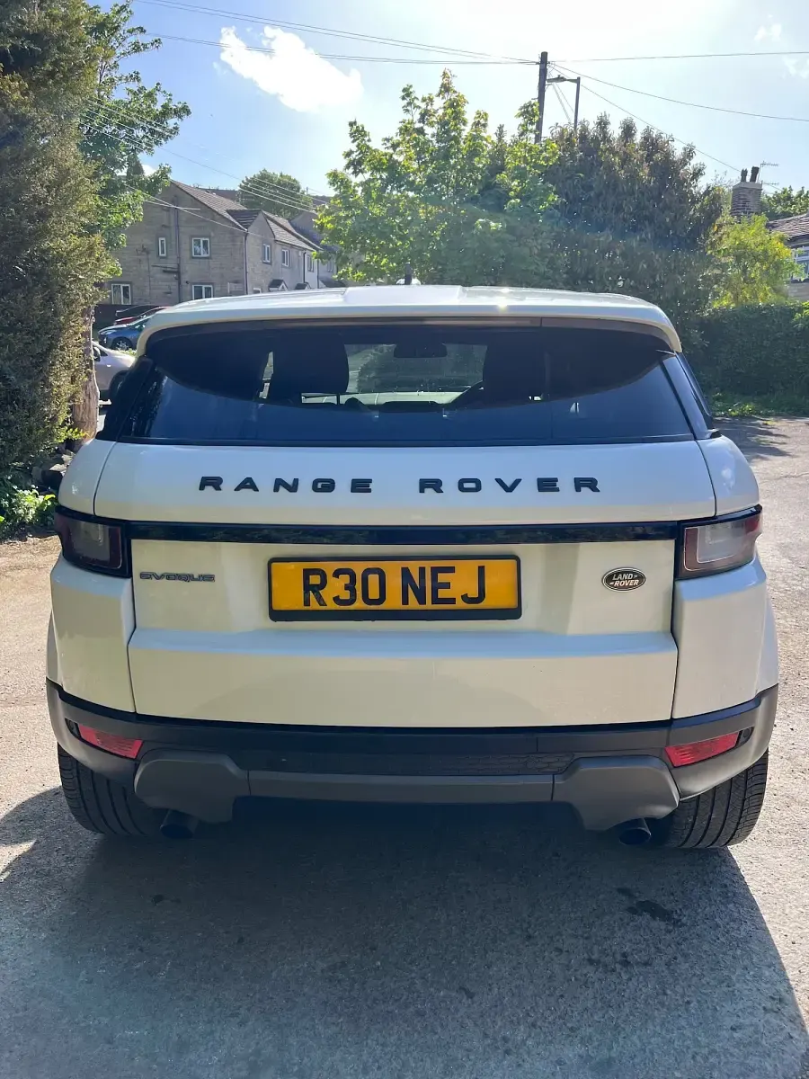 Used Land Rover Range Rover evoque SE 2015 White Estate