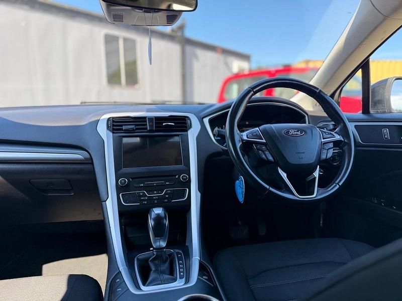 Usado Ford Mondeo Zetec 150 HP (110 kW) 2018 Preto Carrinha