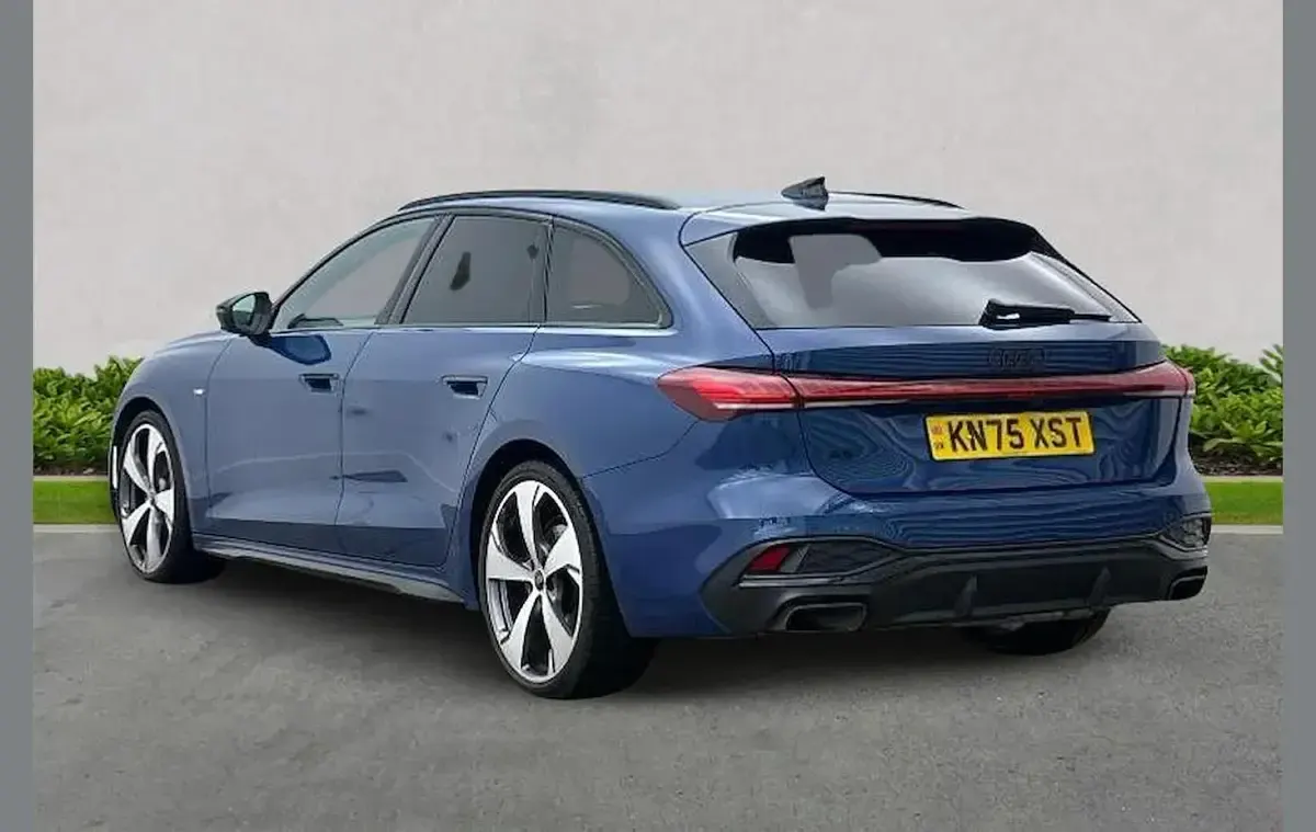 Used Audi A5 Comfort 200 HP (147 kW) 2025 Blue Estate