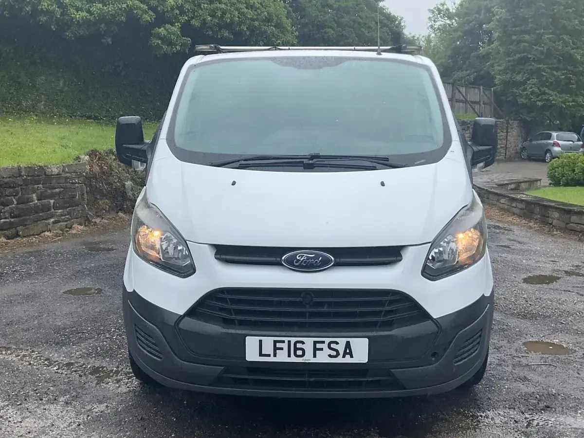 Used Ford Transit Custom 100 HP (73 kW) 2016 White Van