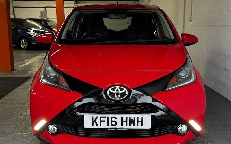 Used Toyota Aygo x-press 69 HP (50 kW) 2016 Hatchback