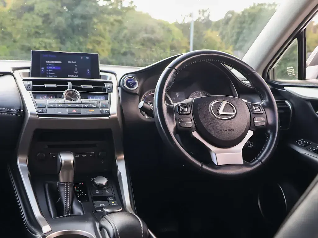 Used Lexus NX300h Luxury Line 195 HP (143 kW) 2016 Silver SUV