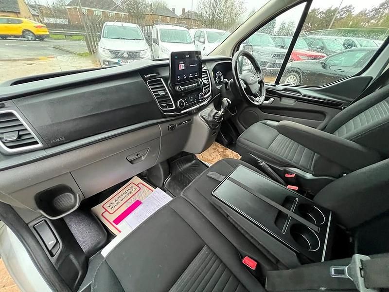 Used Ford Transit Custom Limited 130 HP (95 kW) 2020 White Van