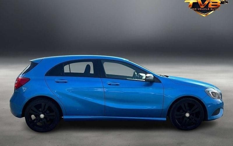 Begagnad Mercedes A180 109 HK (80 kW) 2013 Halvkombi