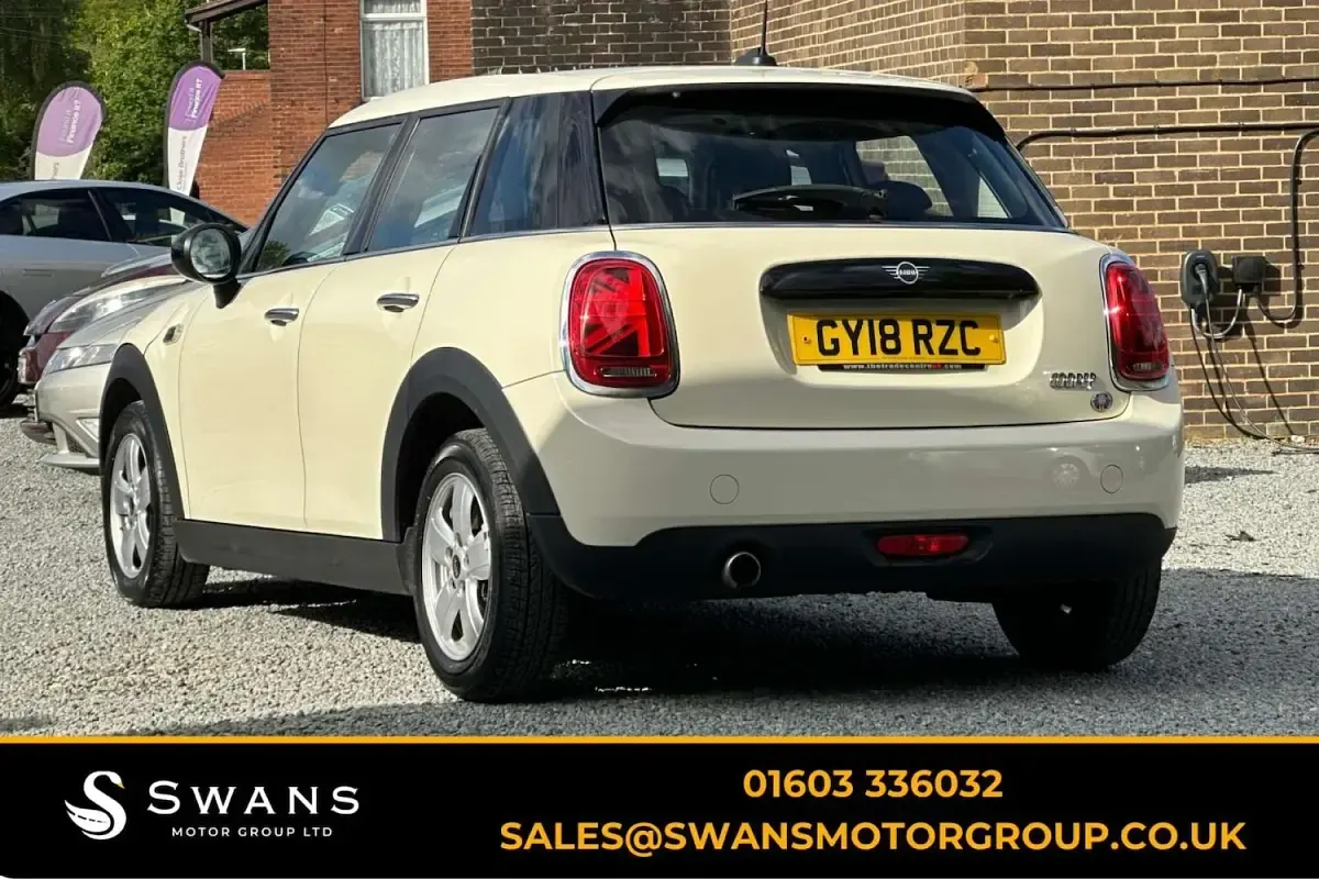 Used Mini Cooper Hatch 136 HP (100 kW) 2018 White Hatchback