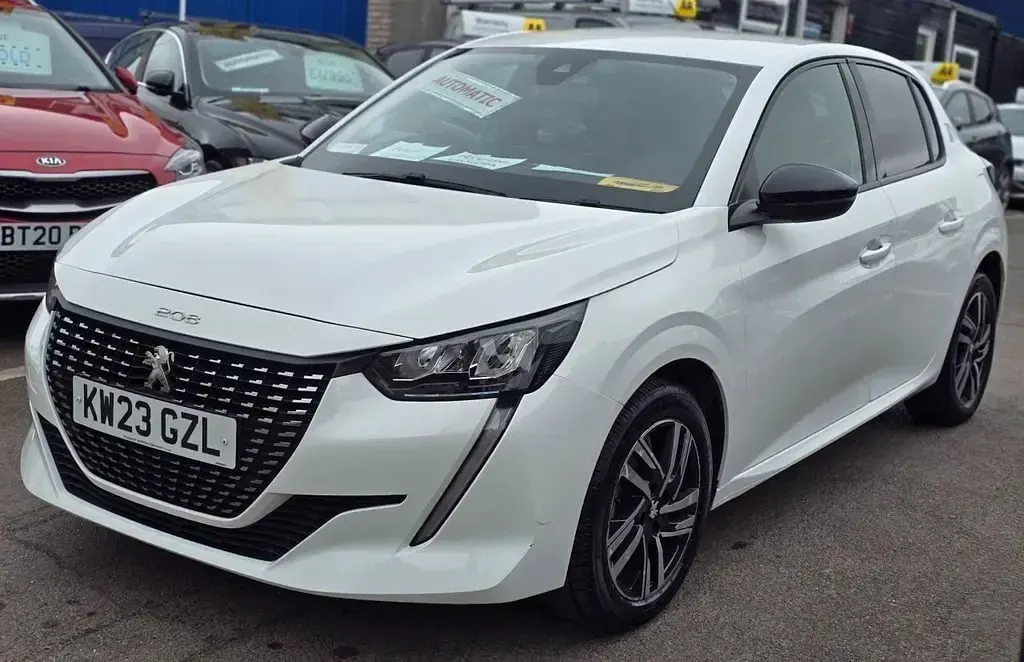 Second-hand Peugeot 208 Allure+ 100 CP (73 kW) 2023 Alb Hatchback