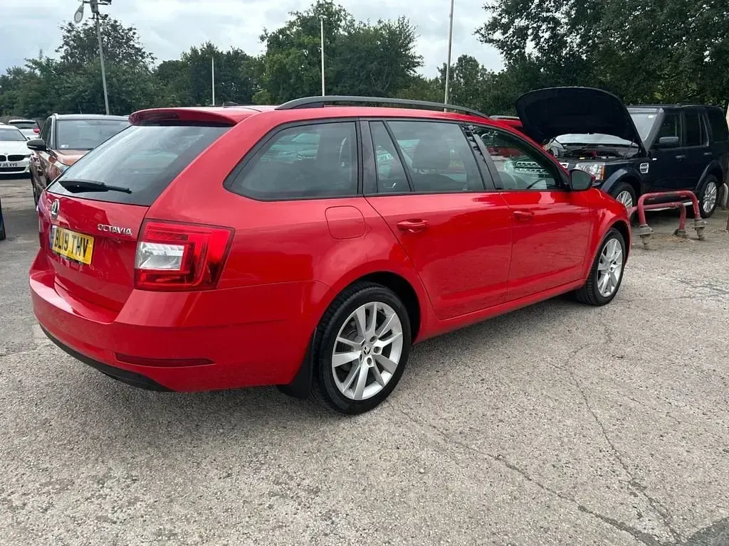 Usado Skoda Octavia SE L 150 CV (110 kW) 2019 Rojo Familiar