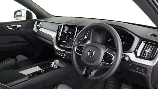 Used Volvo XC60 Plus 350 HP (257 kW) 2024 SUV