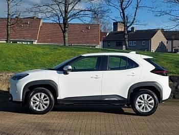 Used Toyota Yaris Hybrid 116 HP (85 kW) 2023 White Estate