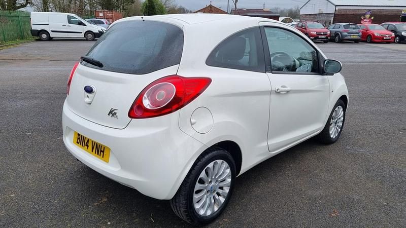 Used Ford Ka Zetec 69 HP (50 kW) 2014 White Hatchback