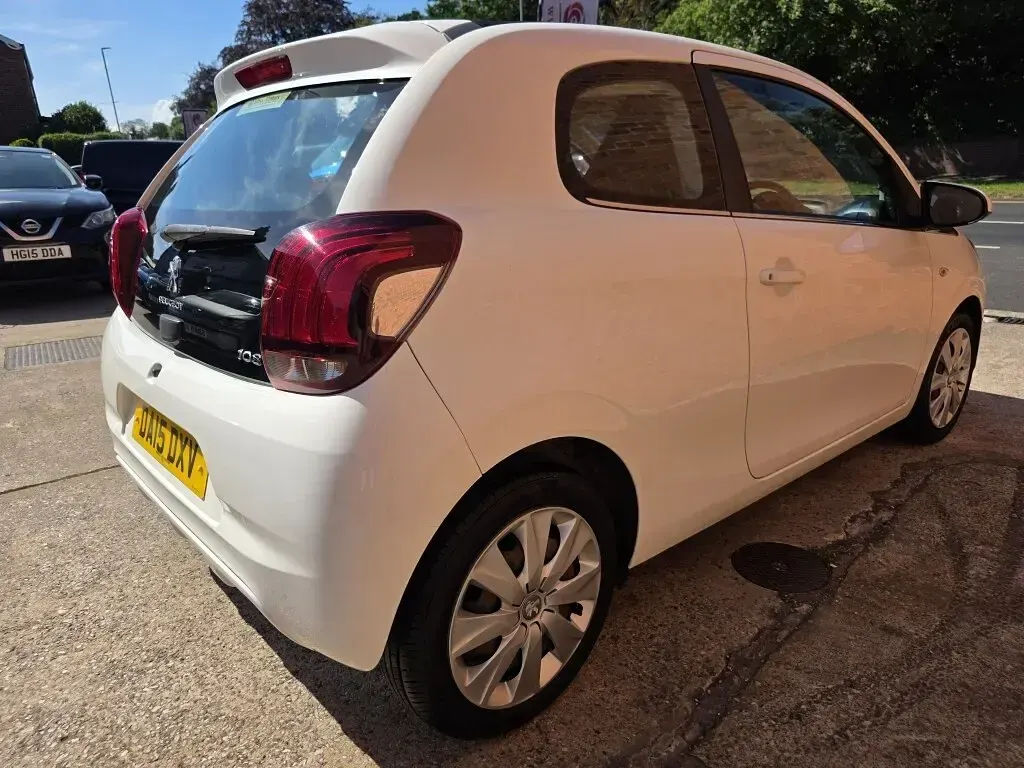 Used Peugeot 108 Active Top 68 HP (50 kW) 2015 White Hatchback